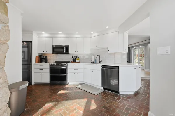 $899,000 | 2970 West Park Drive, Huntington, IN 46750