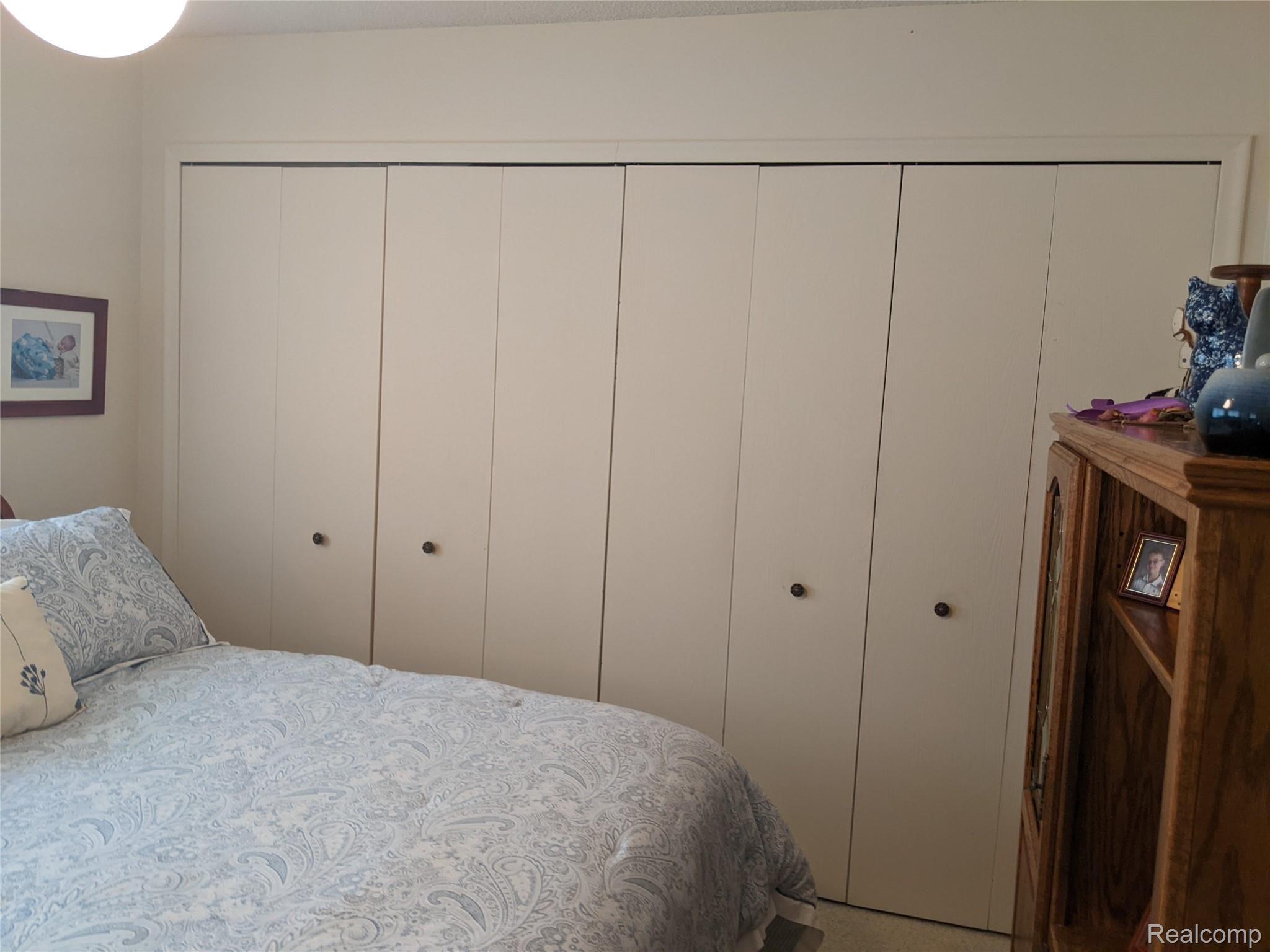 6221 Calkins Road Flint, MI 48532 - Photo 14 of 26 6221 Calkins Bedroom.jpg