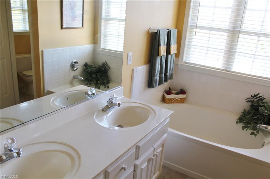 3609 Shadow Ridge Drive High Point, NC 27265 - Photo 9 of 19 Gallery Image 9