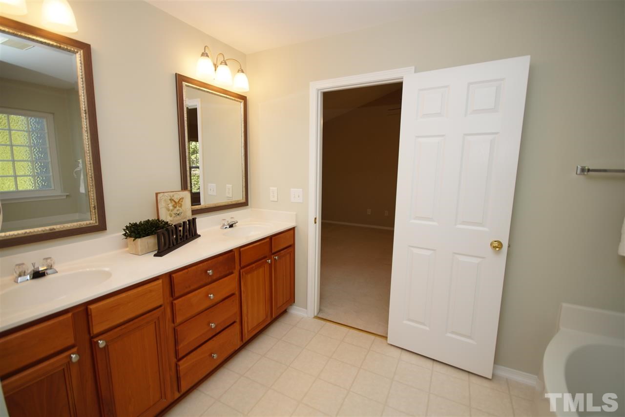 8508 Pillar Gate Lane Raleigh, NC 27613 - Photo 16 of 24