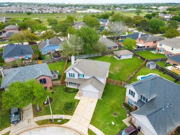 $360,000 | 207 Fox Springs Court, Dickinson, TX 77539