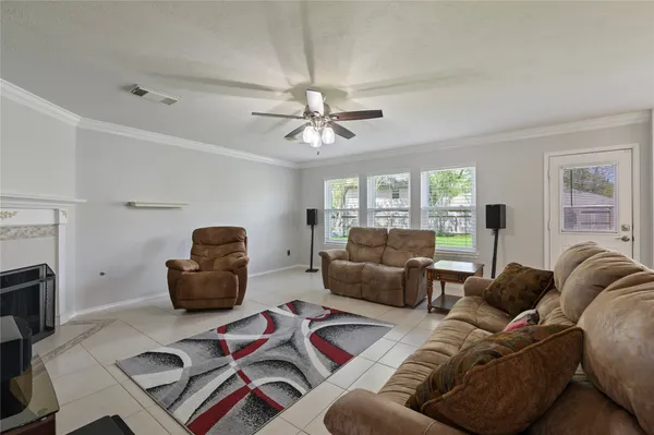 $360,000 | 207 Fox Springs Court, Dickinson, TX 77539