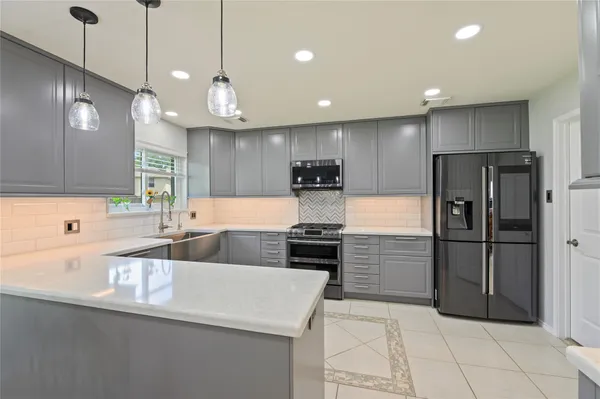 $360,000 | 207 Fox Springs Court, Dickinson, TX 77539