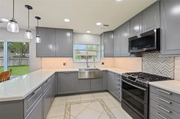 $360,000 | 207 Fox Springs Court, Dickinson, TX 77539