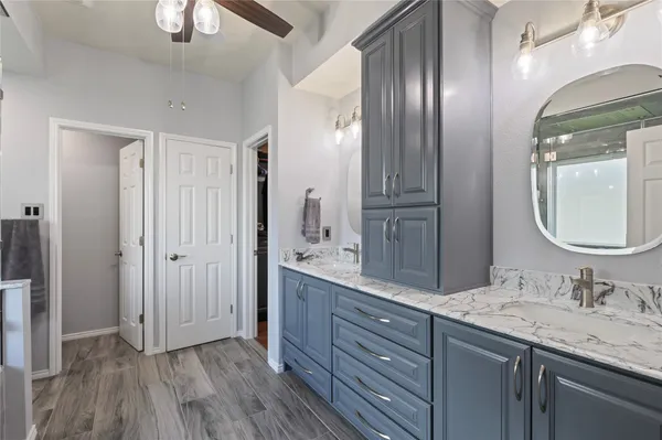 $360,000 | 207 Fox Springs Court, Dickinson, TX 77539