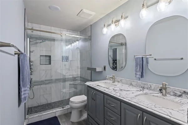 $360,000 | 207 Fox Springs Court, Dickinson, TX 77539