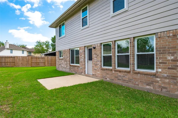 $360,000 | 207 Fox Springs Court, Dickinson, TX 77539