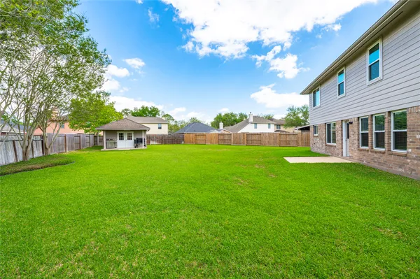 $360,000 | 207 Fox Springs Court, Dickinson, TX 77539