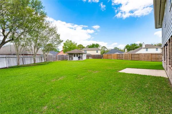 $360,000 | 207 Fox Springs Court, Dickinson, TX 77539
