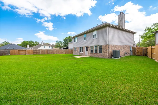 $360,000 | 207 Fox Springs Court, Dickinson, TX 77539