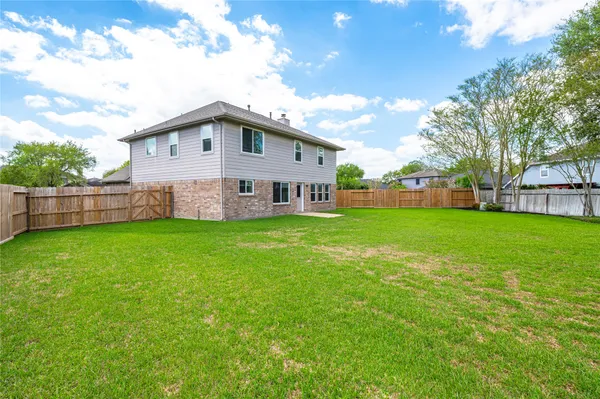 $360,000 | 207 Fox Springs Court, Dickinson, TX 77539