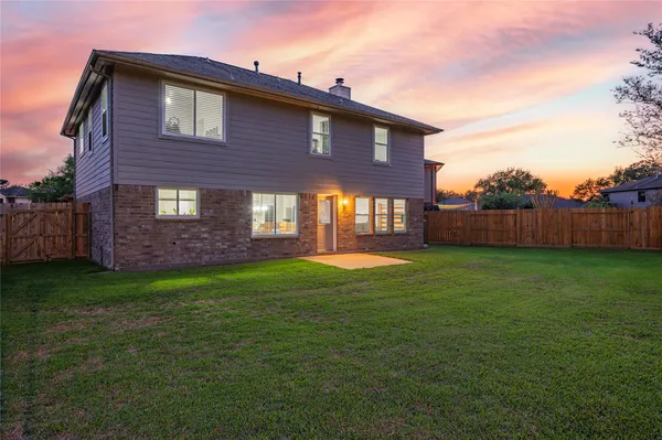 $360,000 | 207 Fox Springs Court, Dickinson, TX 77539