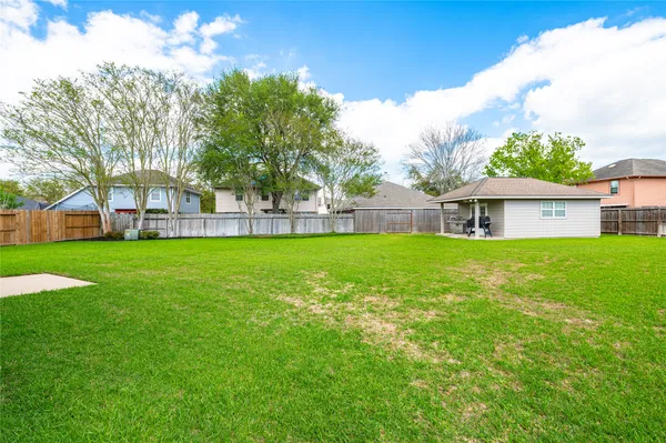 $360,000 | 207 Fox Springs Court, Dickinson, TX 77539