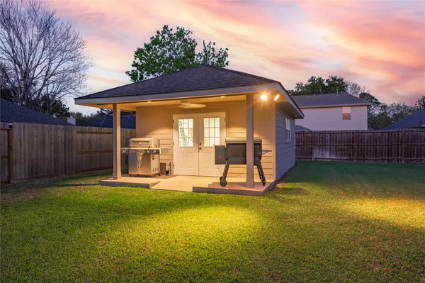 $360,000 | 207 Fox Springs Court, Dickinson, TX 77539