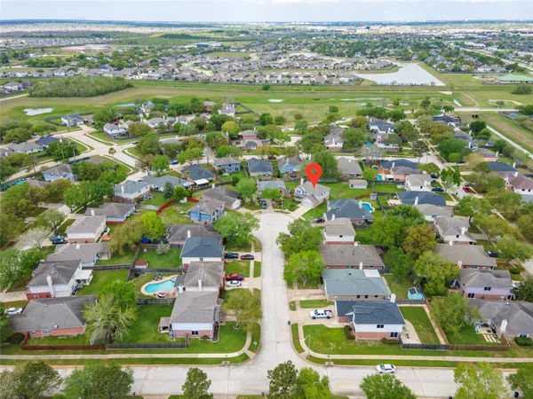 $360,000 | 207 Fox Springs Court, Dickinson, TX 77539