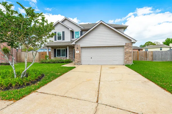 $360,000 | 207 Fox Springs Court, Dickinson, TX 77539