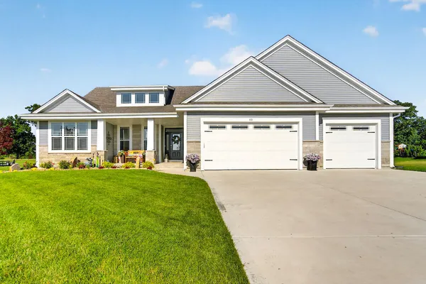 $724,900 | 801 Brockway Drive, Mukwonago, WI 53149