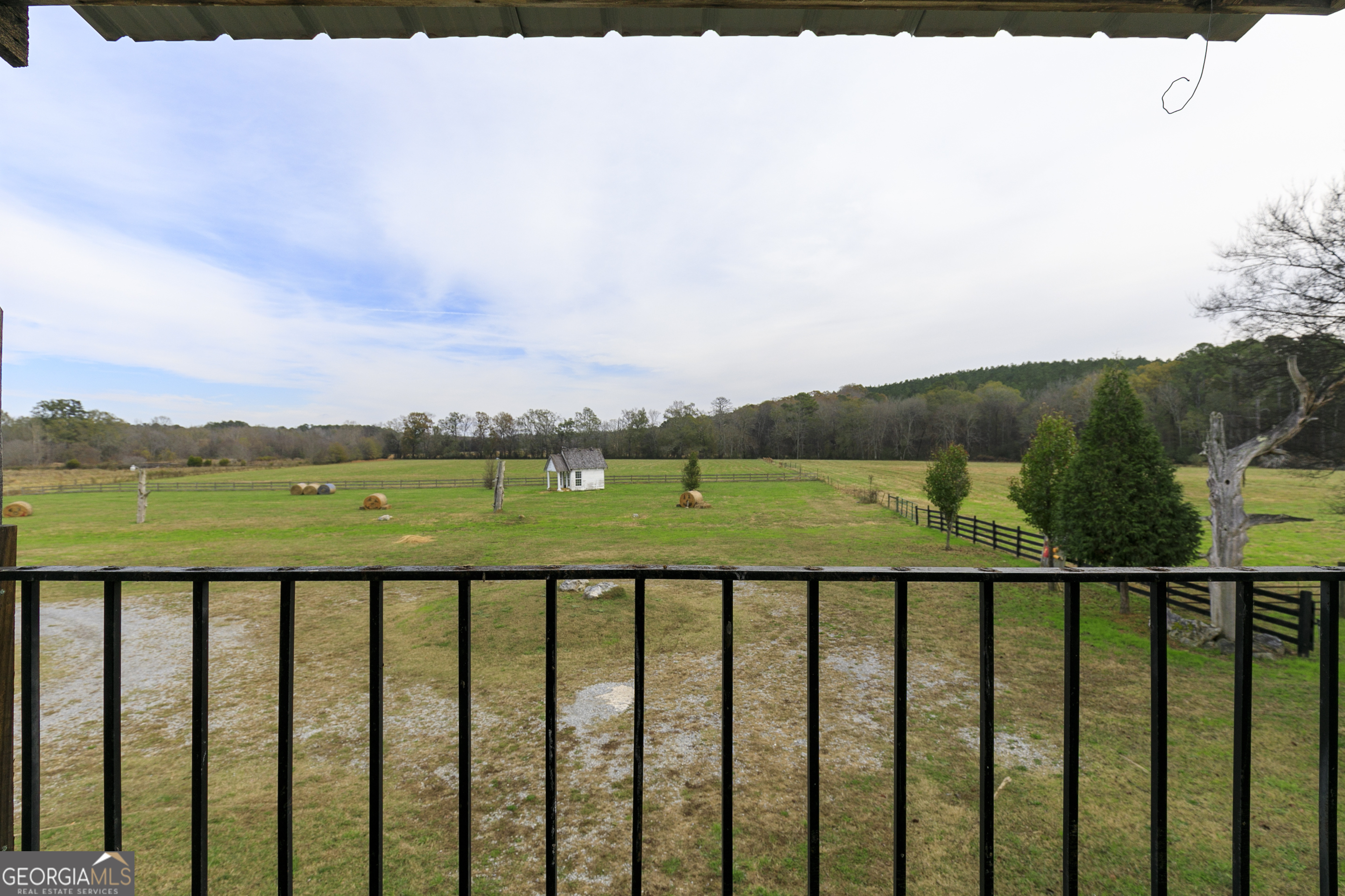 1907 Old Cedartown Road Cedartown, GA 30125 - Photo 7 of 83 a view of a city and a garden