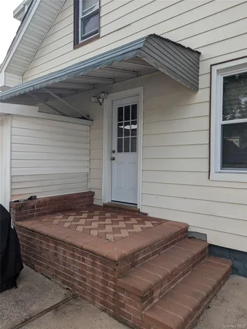 $2,200 | 2937 Davis Street, Oceanside, NY 11572