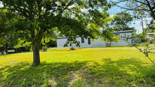$1,400 | 6226 County Road 48, Rosharon, TX 77583