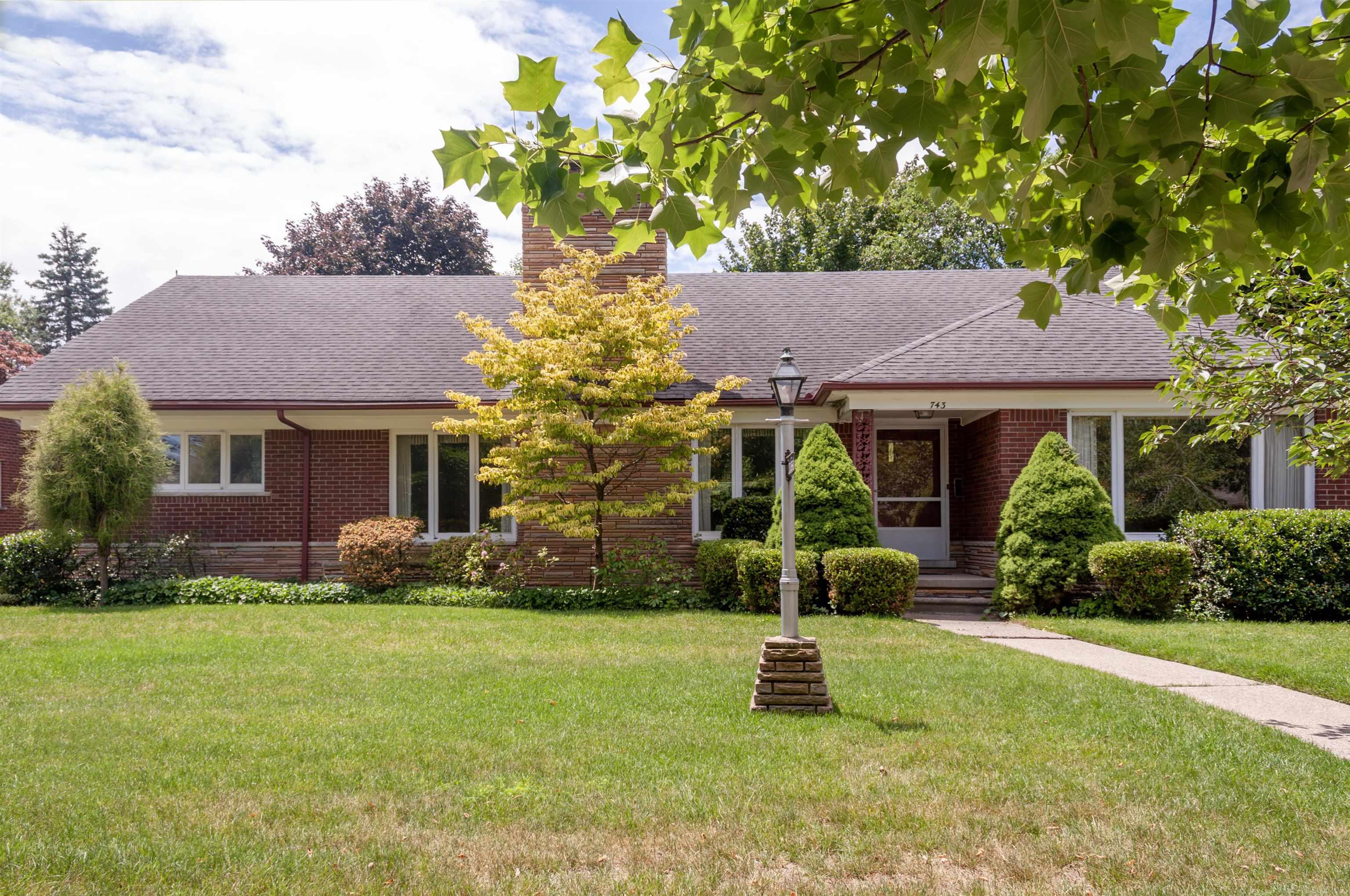 743 South Renaud Road Grosse Pointe, MI 48236 - Photo 1 of 62 50113563.JPG