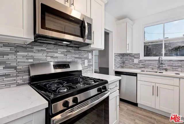 $2,395 | 5022 Clinton Street, Unit 5022C, Los Angeles, CA 90004