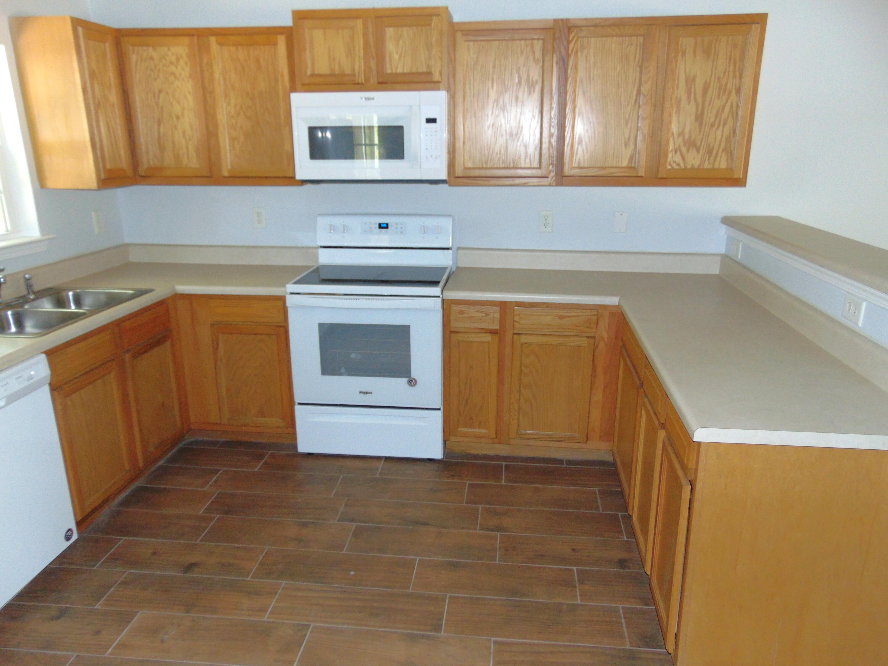 116 Spurrier Way, Unit A Moncks Corner, SC 29461 - Photo 3 of 39 SMOOTHOP & MICROWAVE