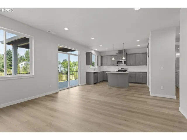 $674,960 | 17240 Southwest Wapato Is Drive, Sherwood, OR 97140