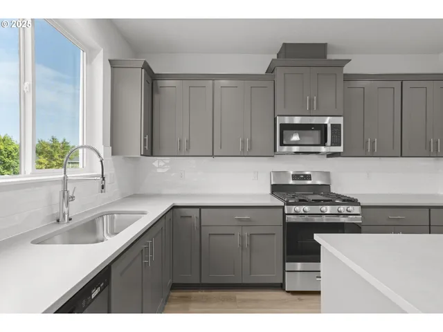 $674,960 | 17240 Southwest Wapato Is Drive, Sherwood, OR 97140