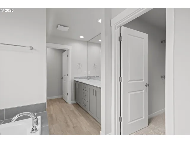 $674,960 | 17240 Southwest Wapato Is Drive, Sherwood, OR 97140