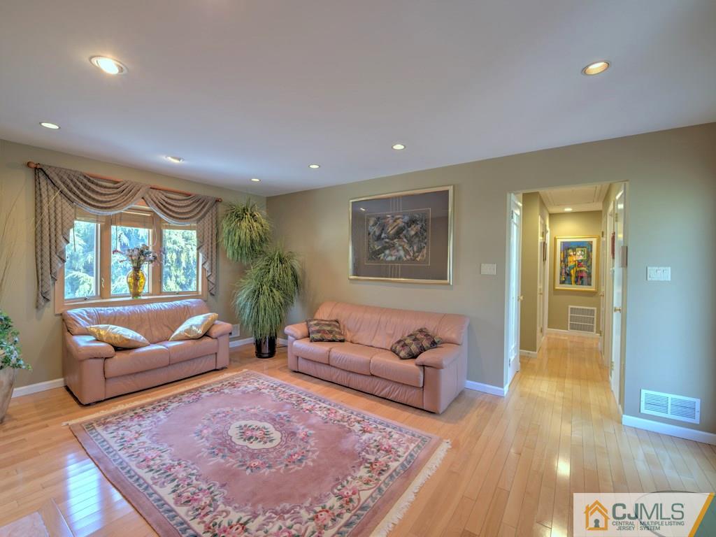 29 Overhill Road East Brunswick, NJ 08816 - Photo 13 of 25 Gallery Image 13