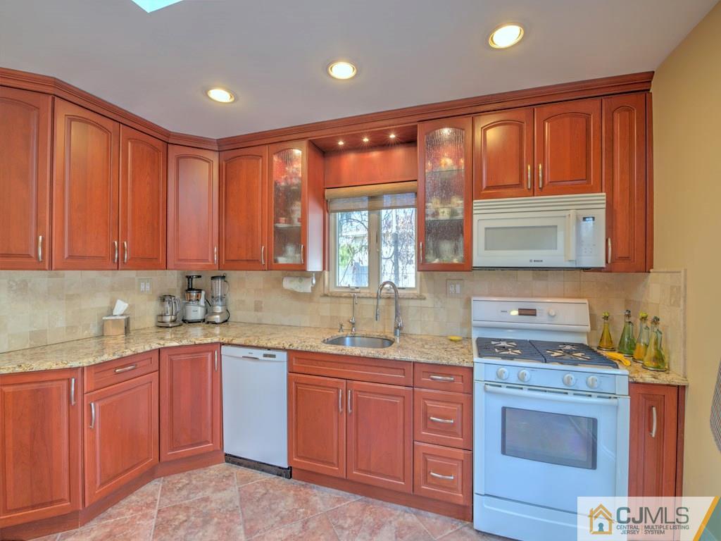 29 Overhill Road East Brunswick, NJ 08816 - Photo 18 of 25 Gallery Image 18