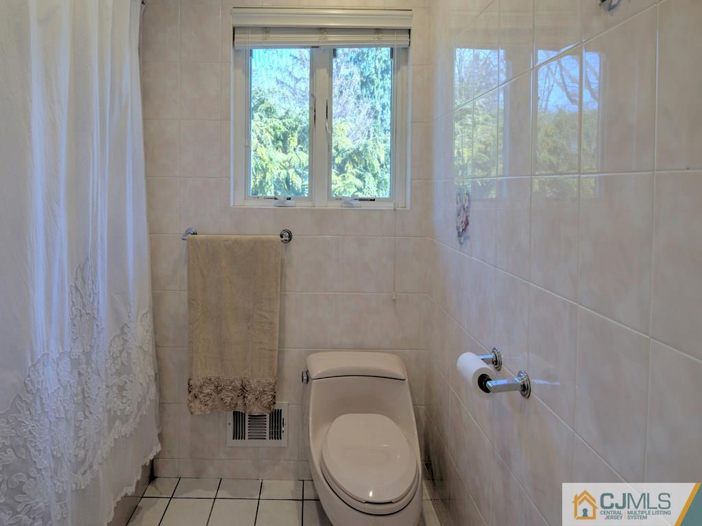 29 Overhill Road East Brunswick, NJ 08816 - Photo 22 of 25 Gallery Image 22