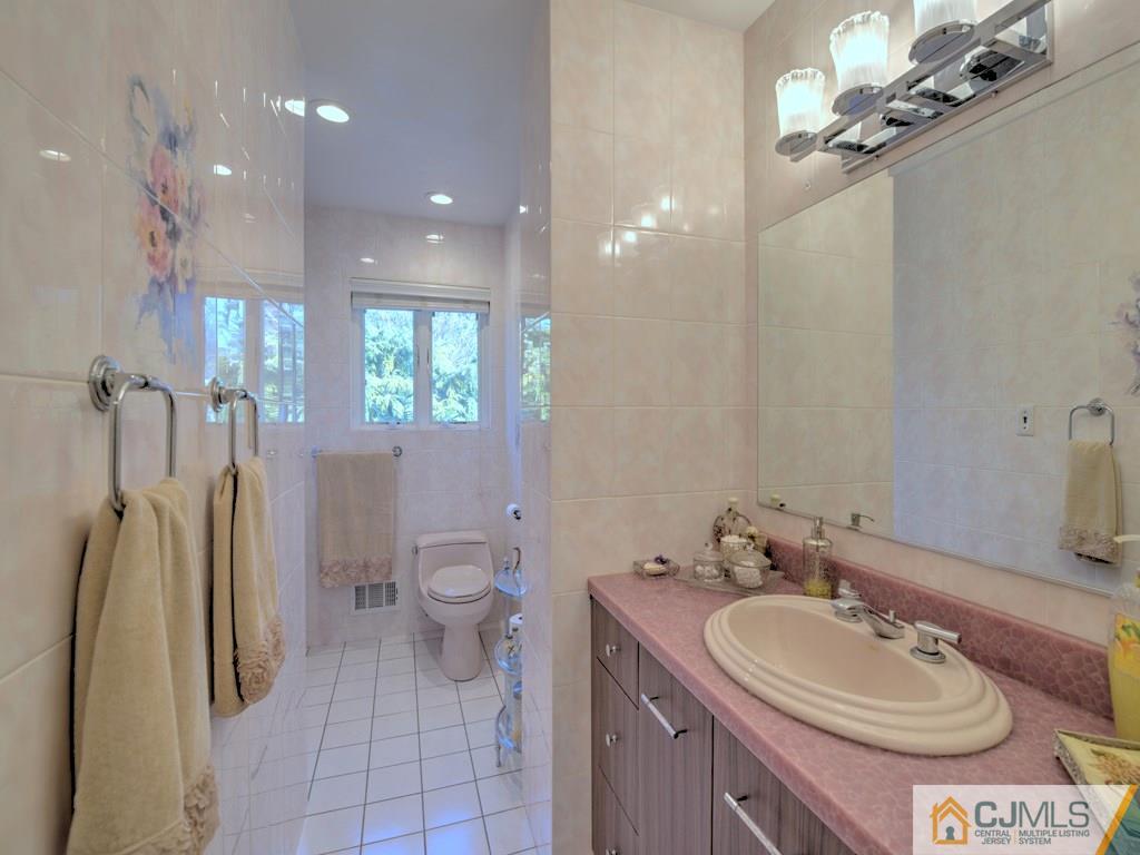 29 Overhill Road East Brunswick, NJ 08816 - Photo 24 of 25 Gallery Image 24