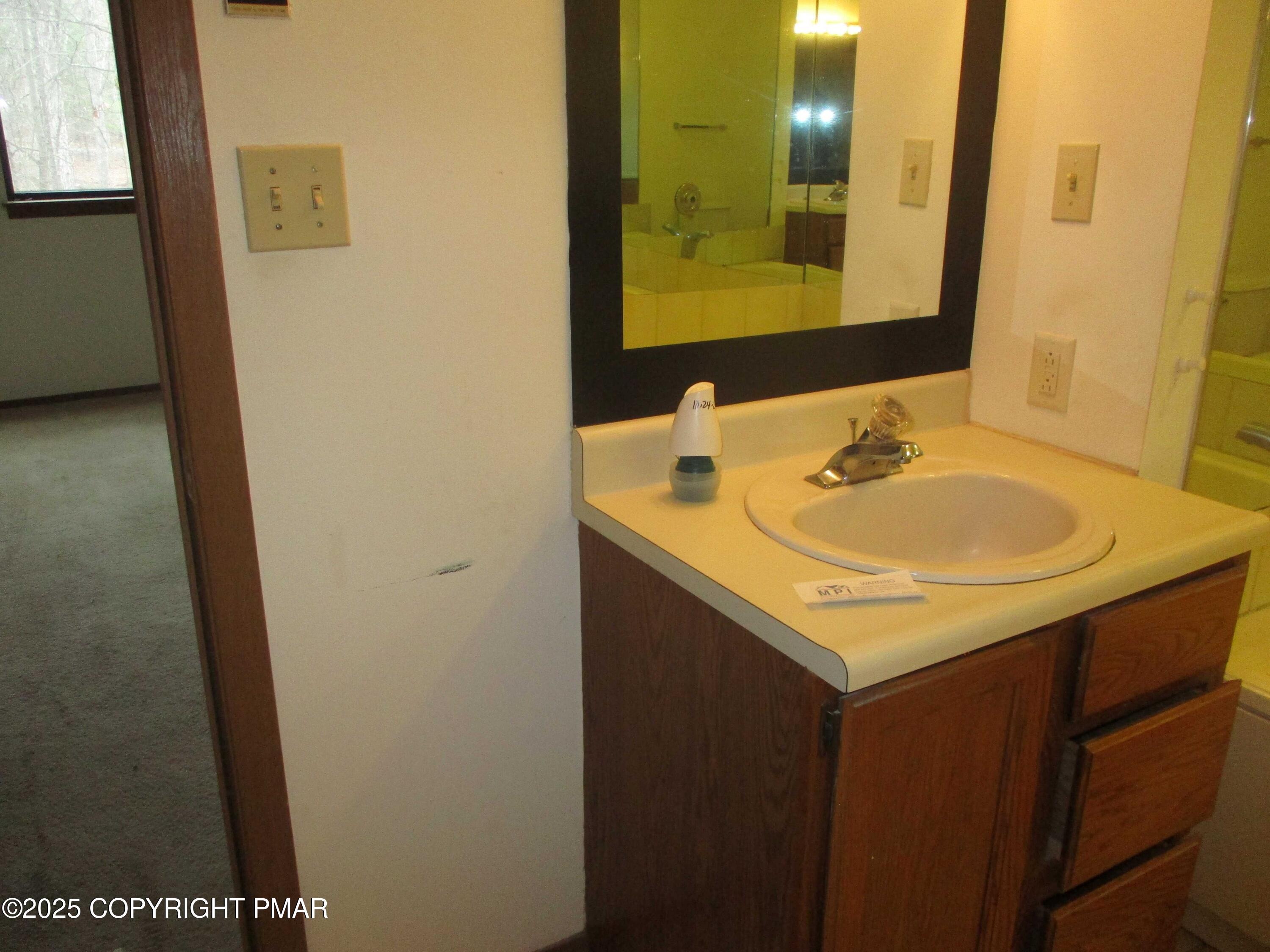 159 Stream Court Bushkill, PA 18324 - Photo 17 of 26 primary bath