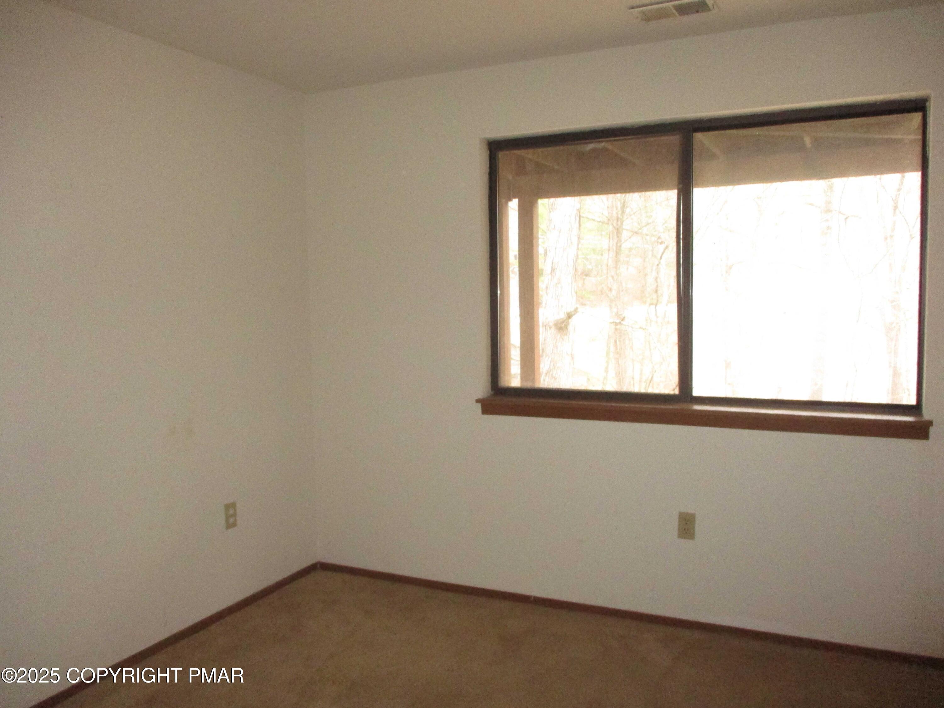 159 Stream Court Bushkill, PA 18324 - Photo 18 of 26 an empty room with a window
