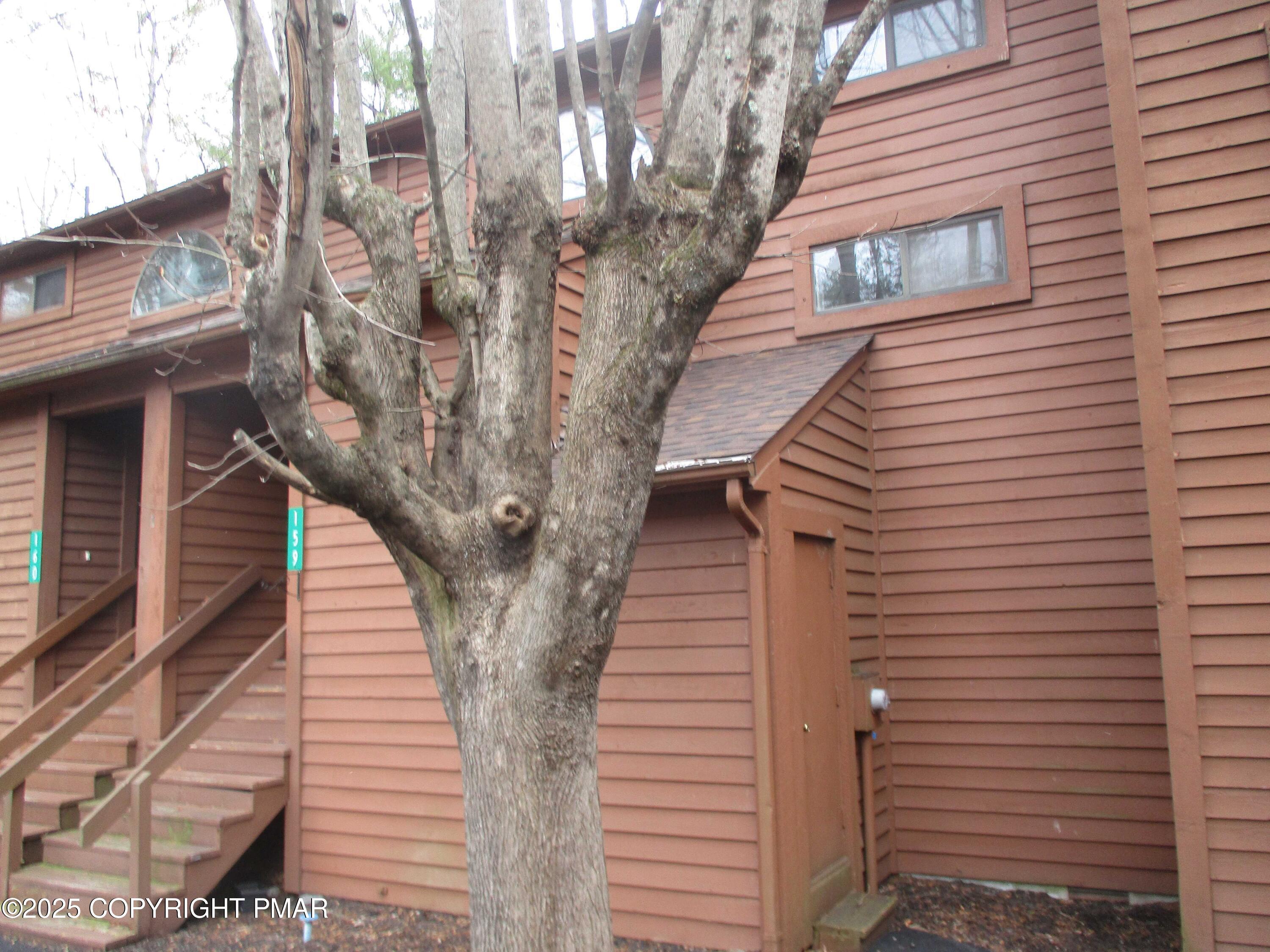 159 Stream Court Bushkill, PA 18324 - Photo 3 of 26 front