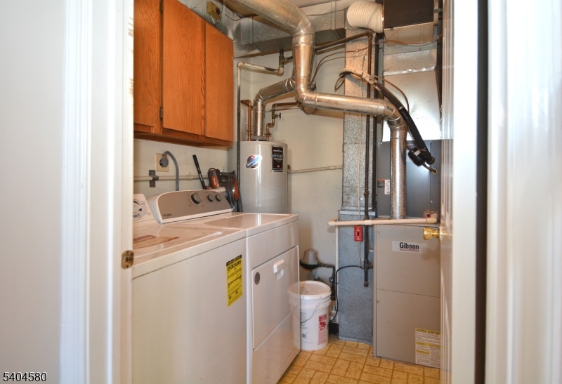 129 Hampton Court Somerset, NJ 08873 - Photo 14 of 25 a utility room with dryer and washer