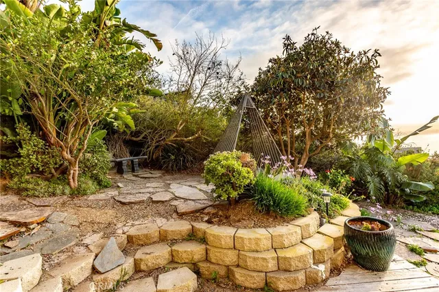 $8,450 | 805 Katella Street, Laguna Beach, CA 92651