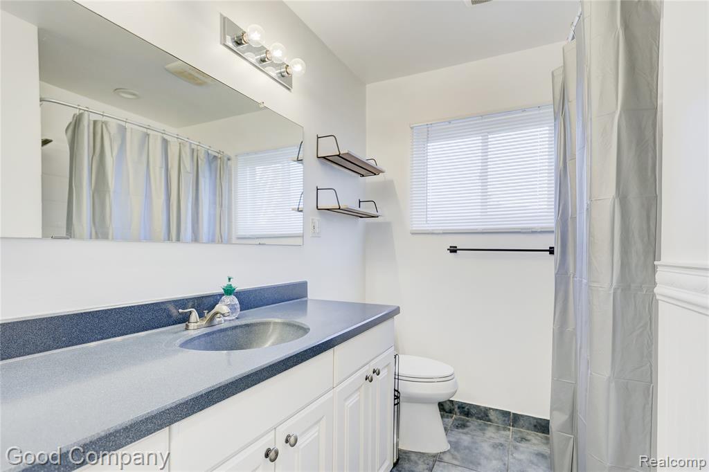 1303 Sycamore Drive Rochester, MI 48307 - Photo 21 of 53