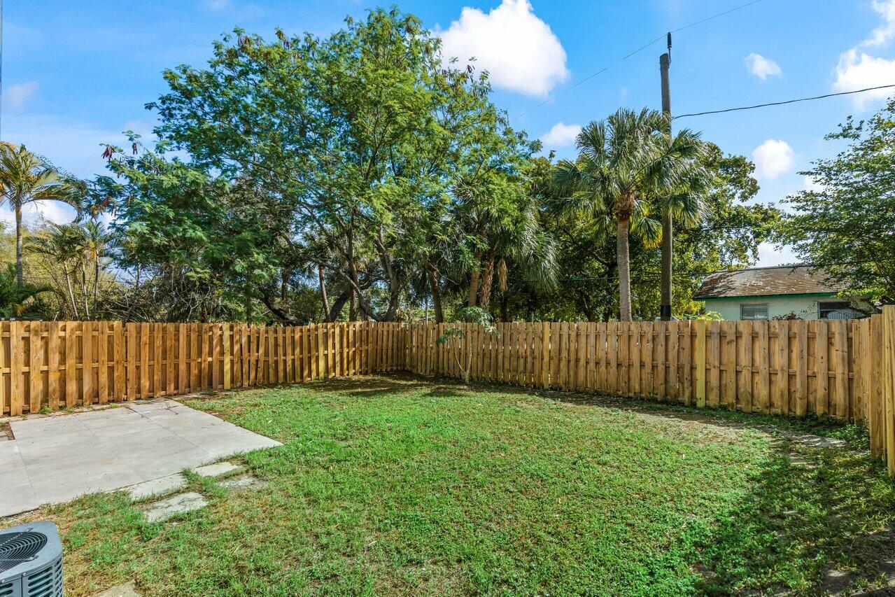 4863 Gulfstream Road Lake Worth, FL 33461 - Photo 5 of 20 018-4863GulfstreamRoad-LakeWorthBeach-FL