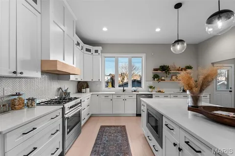 $899,000 | 4731 Westminster Place, St. Louis, MO 63108