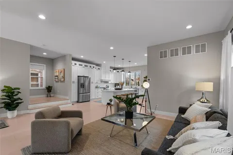 $899,000 | 4731 Westminster Place, St. Louis, MO 63108