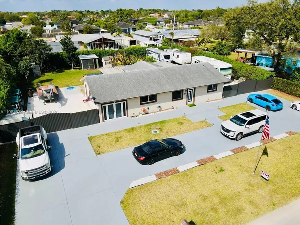 $635,000 | 32240 Southwest 199th Avenue, Homestead, FL 33030