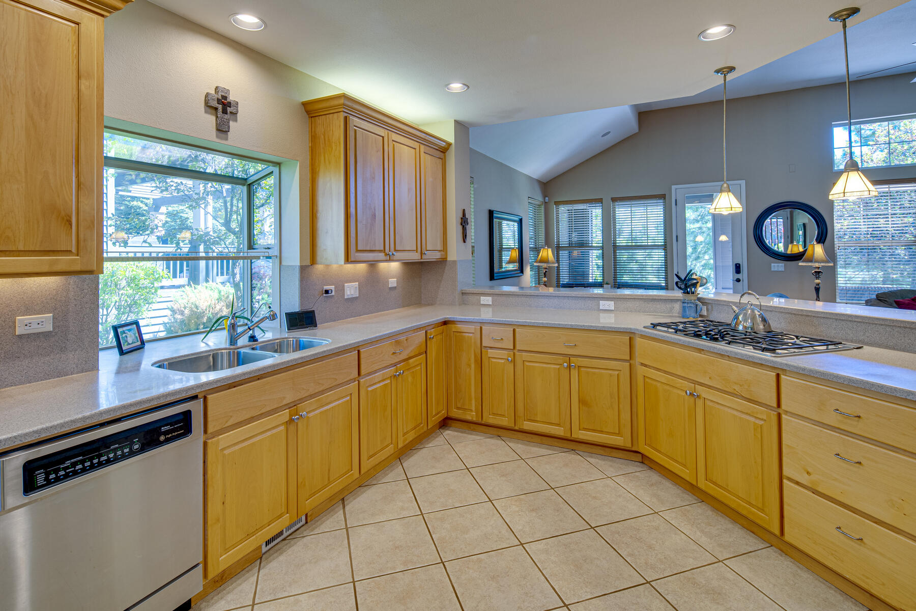 61872 Fall Creek Loop Bend, OR 97702 - Photo 15 of 31 15