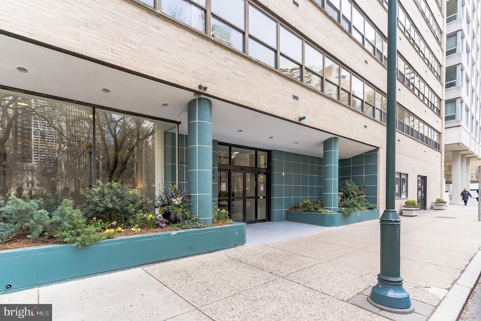 1810 Rittenhouse Square, Unit 210 Philadelphia, PA 19103 - Photo 2 of 30