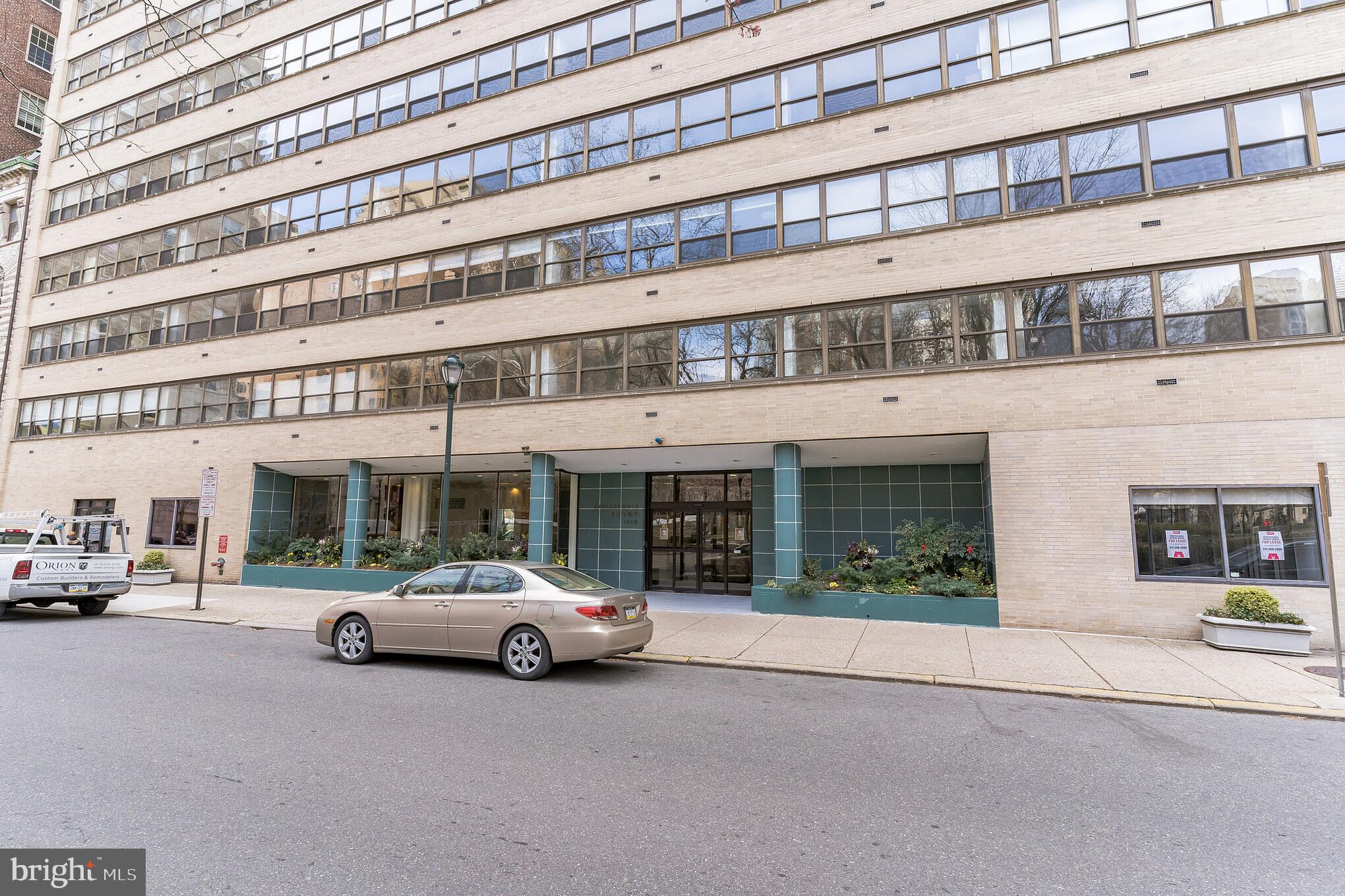 1810 Rittenhouse Square, Unit 210 Philadelphia, PA 19103 - Photo 29 of 30