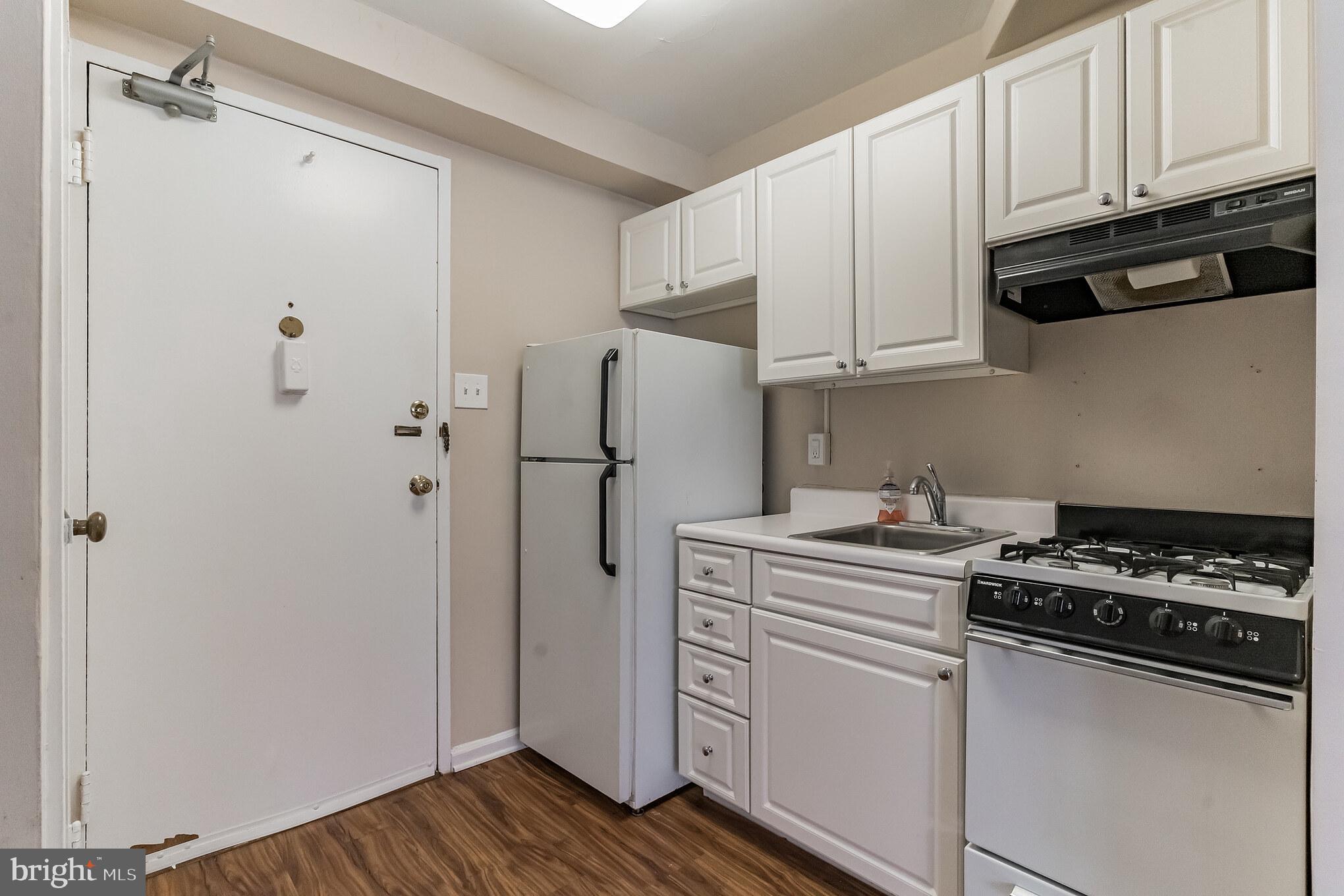1810 Rittenhouse Square, Unit 210 Philadelphia, PA 19103 - Photo 4 of 30