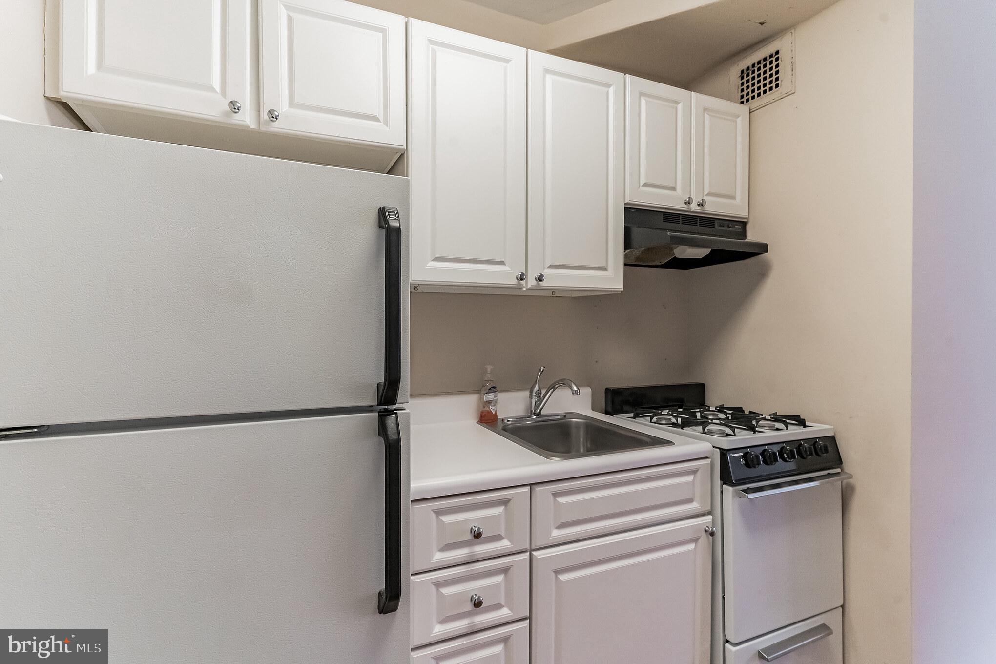 1810 Rittenhouse Square, Unit 210 Philadelphia, PA 19103 - Photo 5 of 30