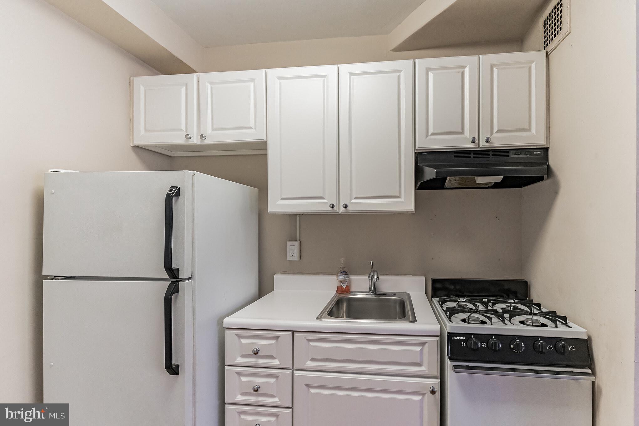 1810 Rittenhouse Square, Unit 210 Philadelphia, PA 19103 - Photo 6 of 30